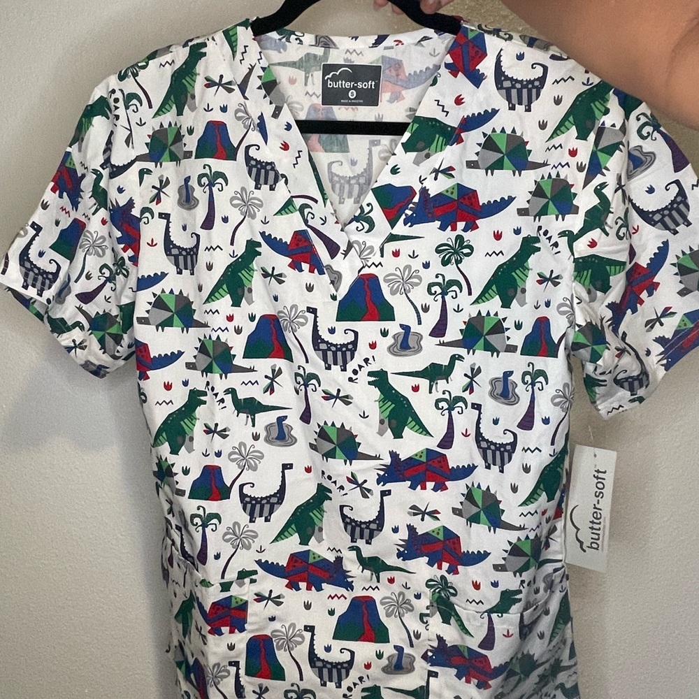 Dinosaur scrub top from uniform advantage size small
